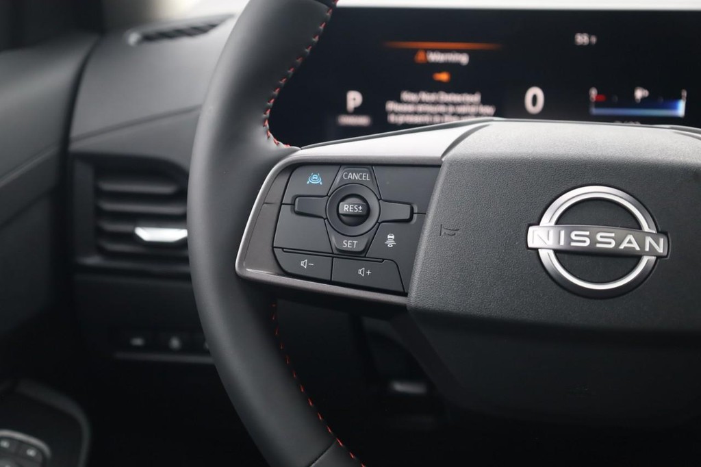 Nissan Sentra Vehicle Image 10