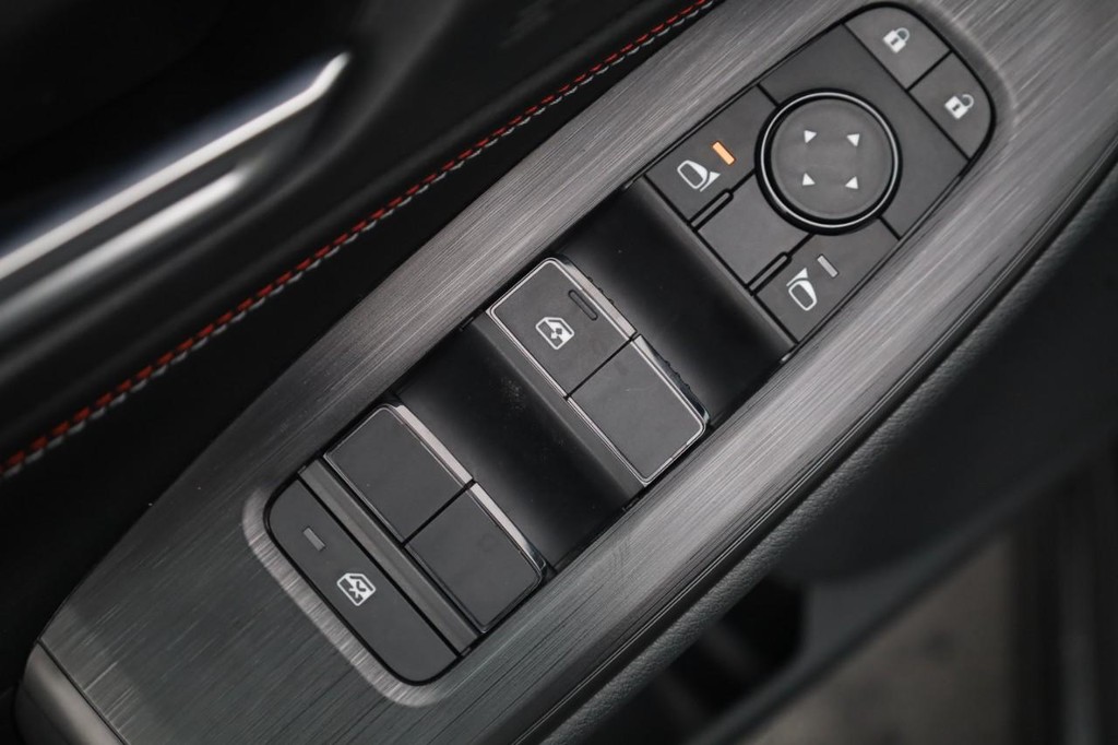 Nissan Sentra Vehicle Image 11