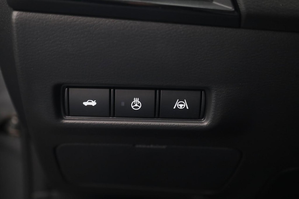 Nissan Sentra Vehicle Image 12