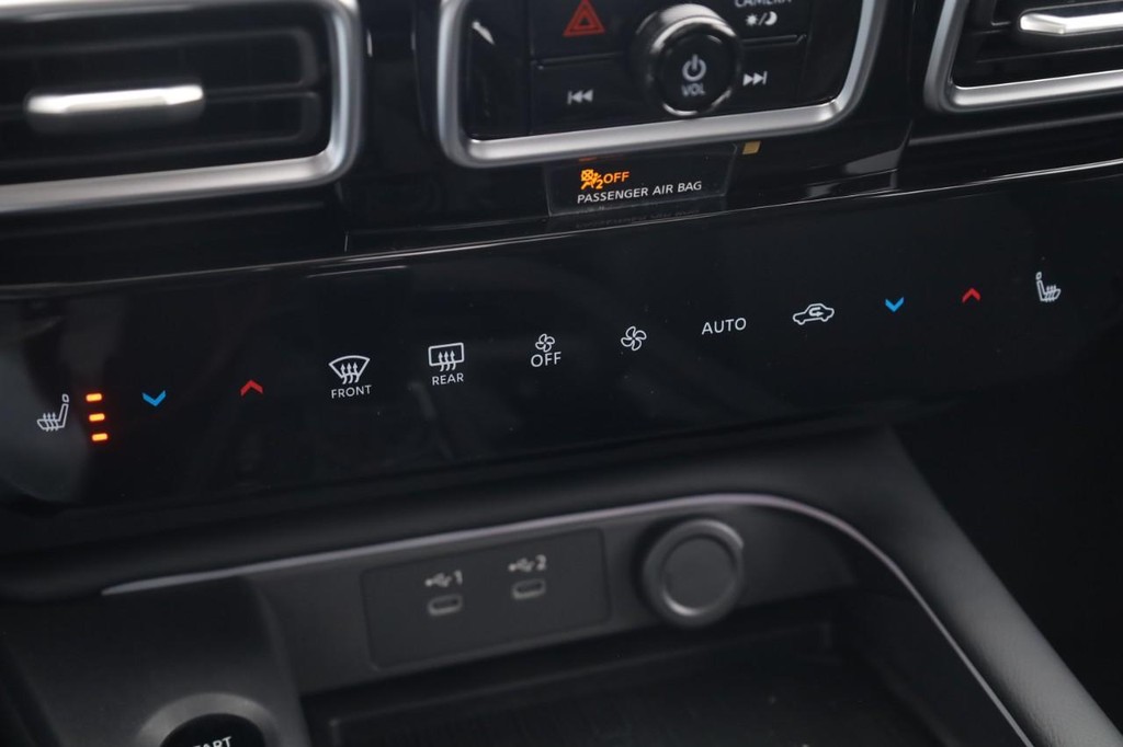 Nissan Sentra Vehicle Image 16