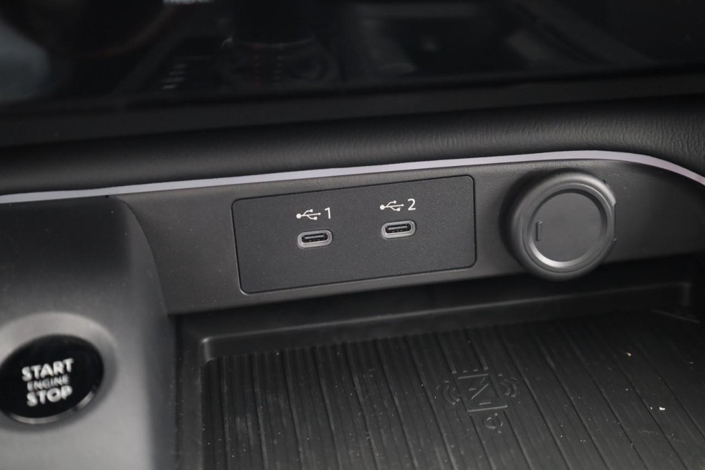 Nissan Sentra Vehicle Image 17