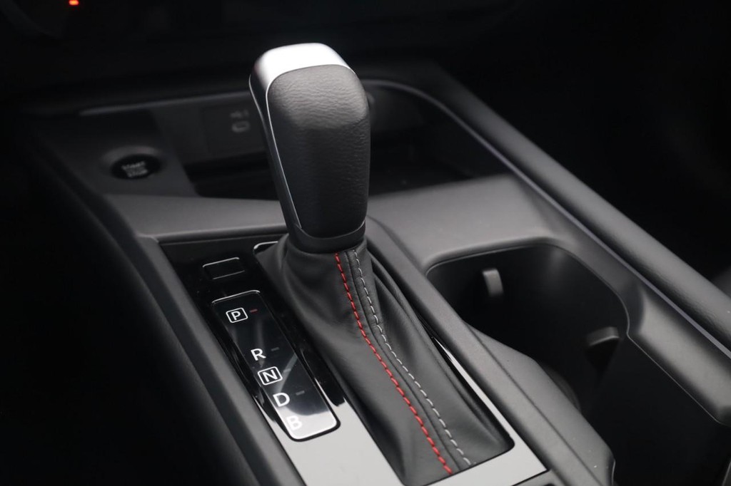 Nissan Sentra Vehicle Image 19