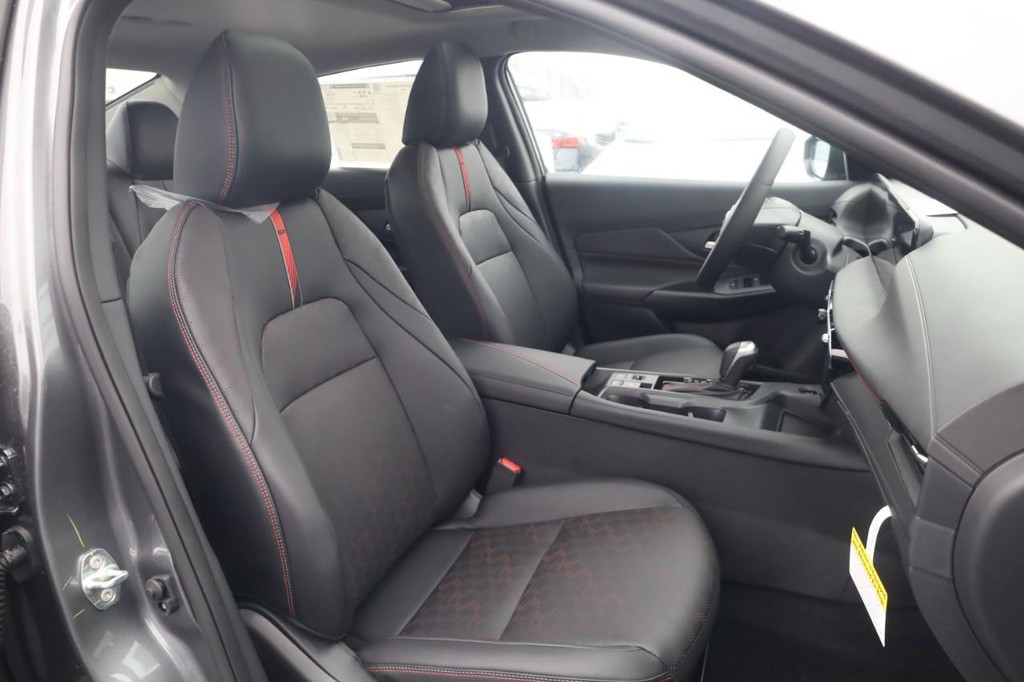 Nissan Sentra Vehicle Image 21