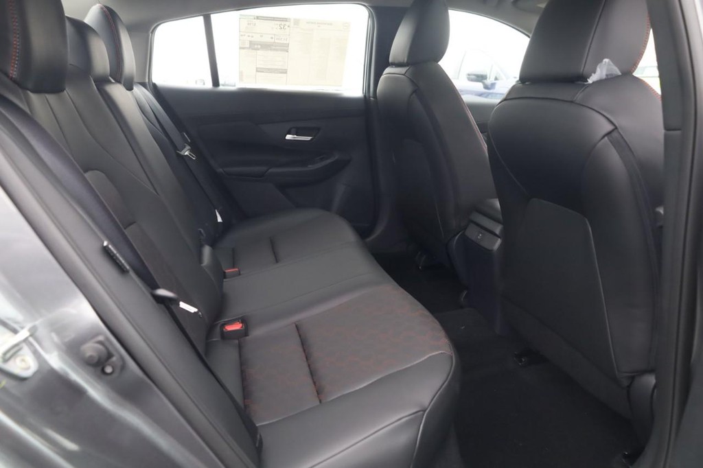 Nissan Sentra Vehicle Image 22