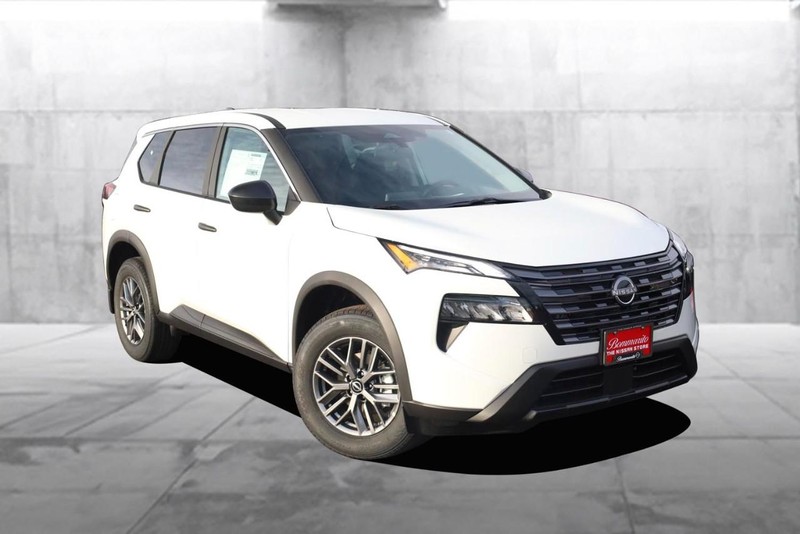 Nissan Rogue Vehicle Image 02