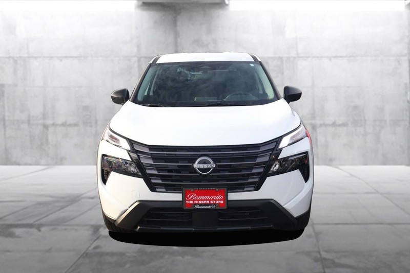 Nissan Rogue Vehicle Image 04