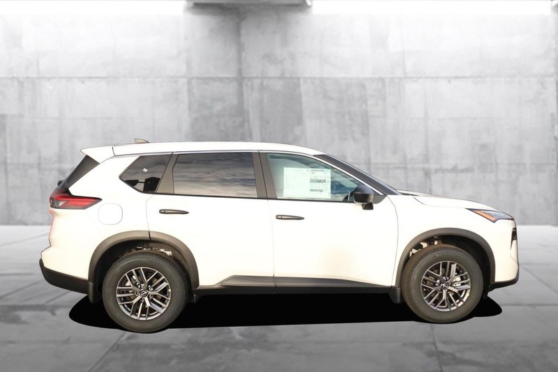 Nissan Rogue Vehicle Image 05