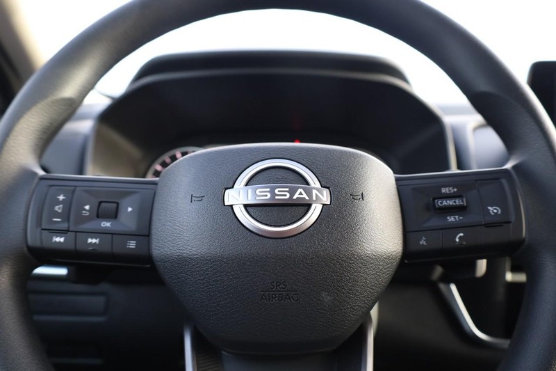 Nissan Rogue Vehicle Image 09