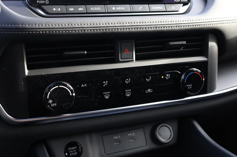 Nissan Rogue Vehicle Image 13