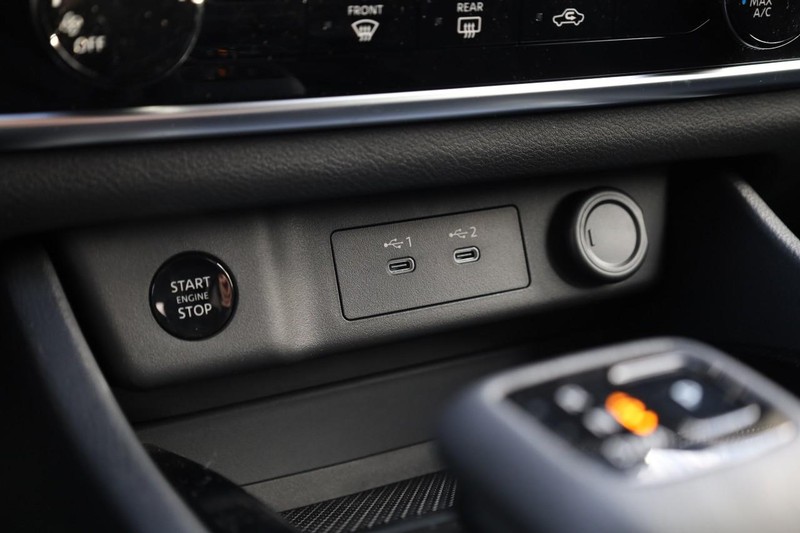 Nissan Rogue Vehicle Image 14