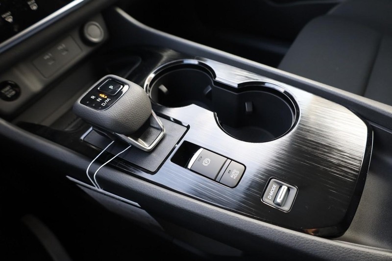 Nissan Rogue Vehicle Image 15