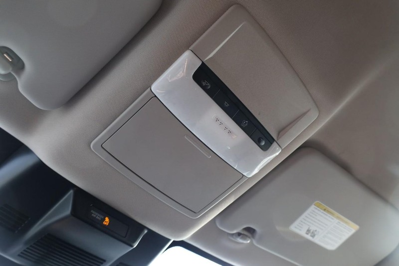 Nissan Rogue Vehicle Image 16