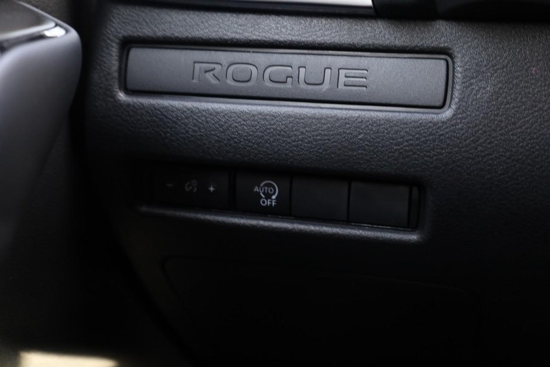 Nissan Rogue Vehicle Image 18