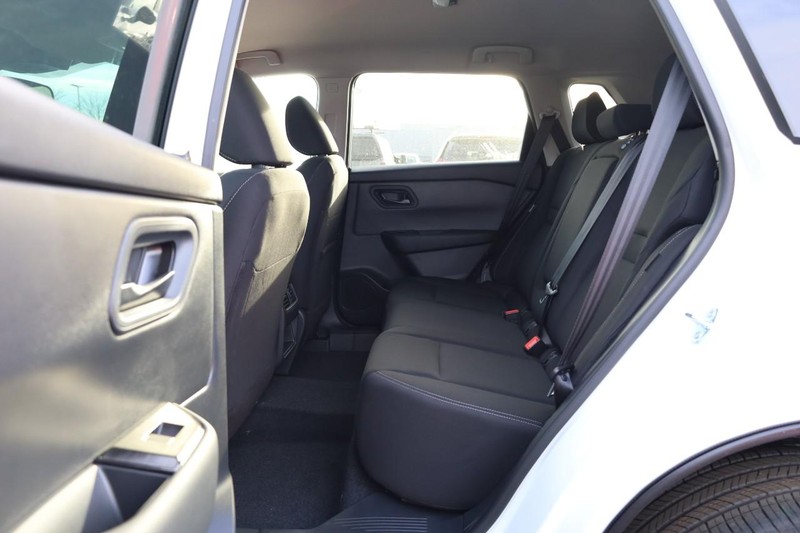 Nissan Rogue Vehicle Image 20