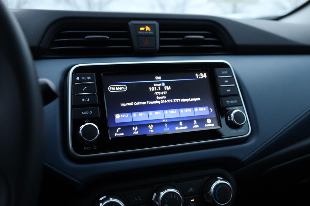 Nissan Versa Vehicle Image 11