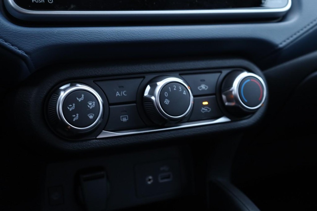 Nissan Versa Vehicle Image 13