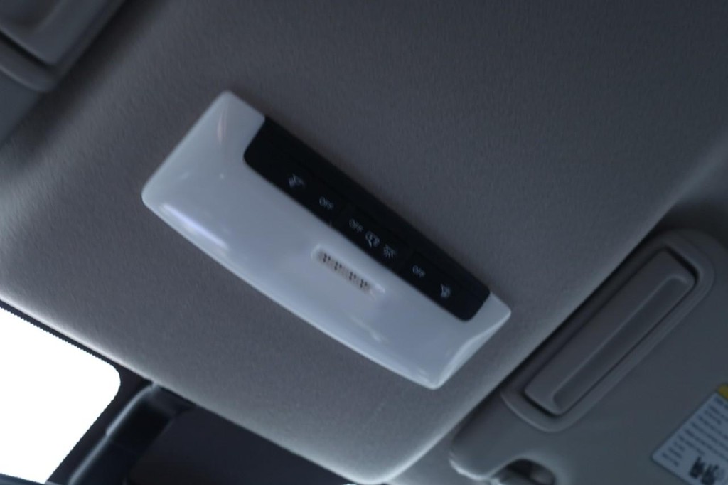 Nissan Versa Vehicle Image 16