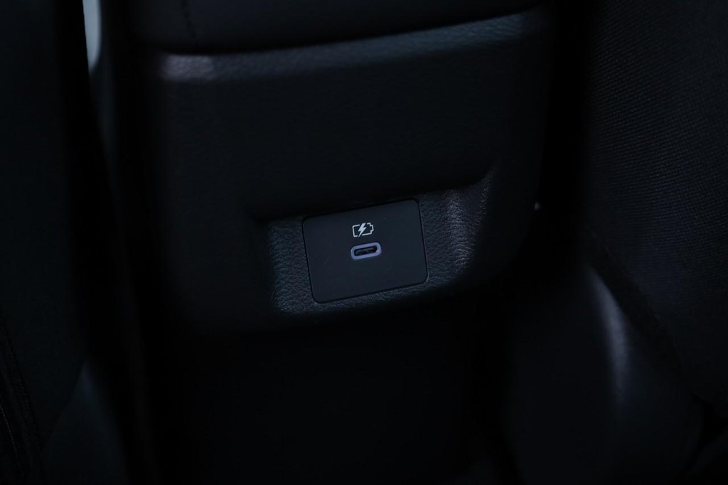 Nissan Versa Vehicle Image 20