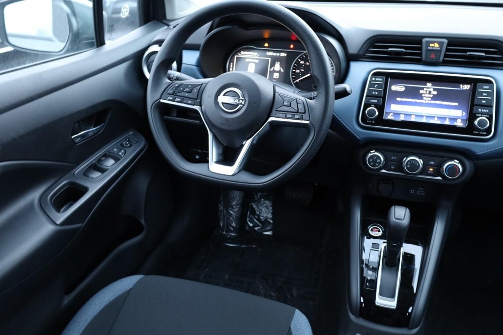 Nissan Versa Vehicle Image 22