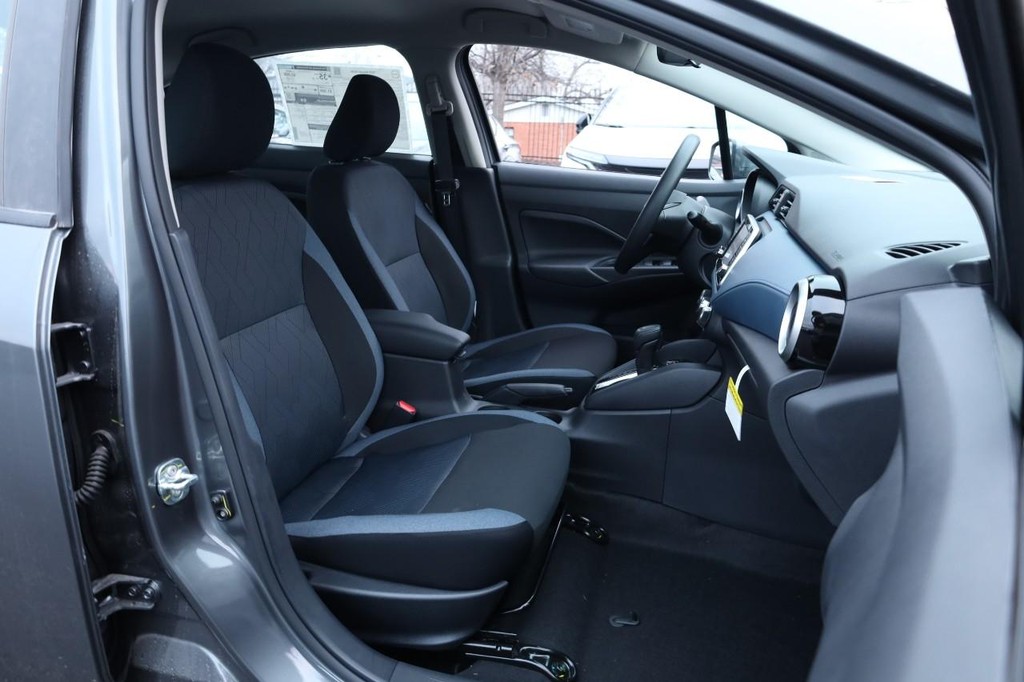 Nissan Versa Vehicle Image 23