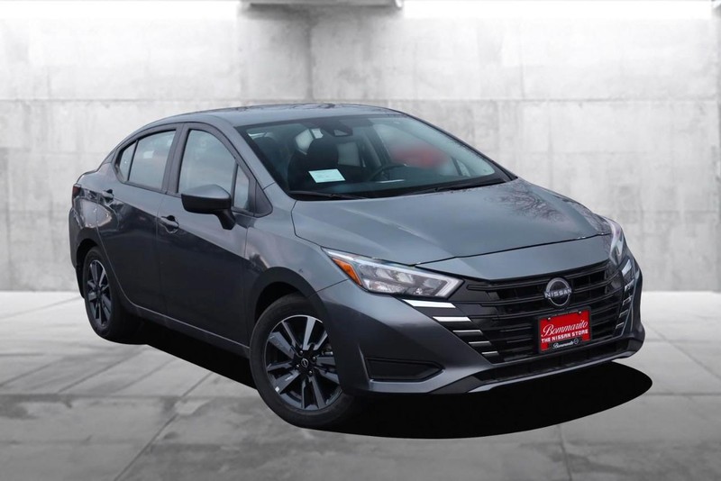 Nissan Versa Vehicle Image 02