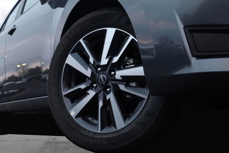 Nissan Versa Vehicle Image 03