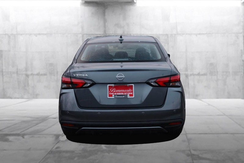 Nissan Versa Vehicle Image 06