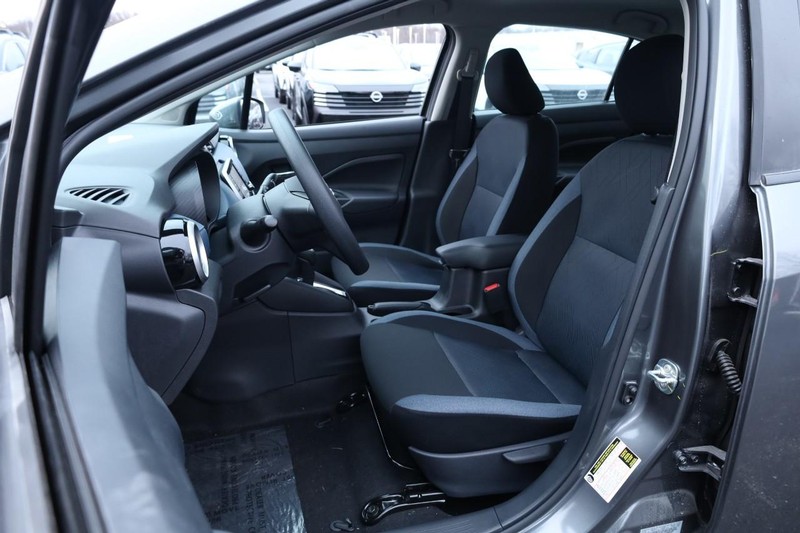 Nissan Versa Vehicle Image 08