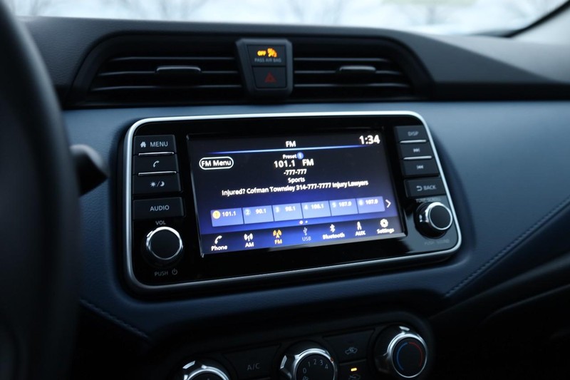 Nissan Versa Vehicle Image 11