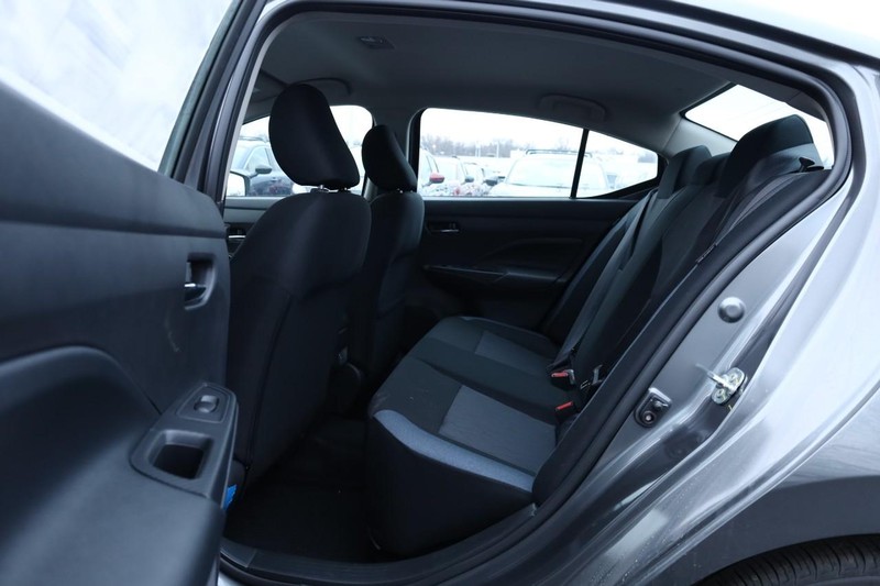 Nissan Versa Vehicle Image 19