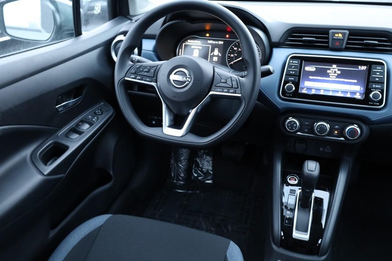 Nissan Versa Vehicle Image 22