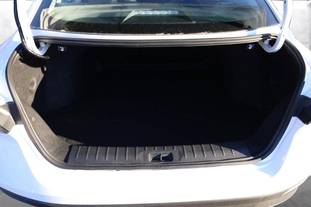 Nissan Sentra Vehicle Image 07