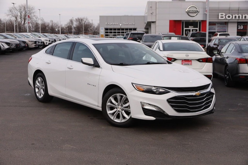 Chevrolet Malibu Vehicle Full-screen Gallery Image 2