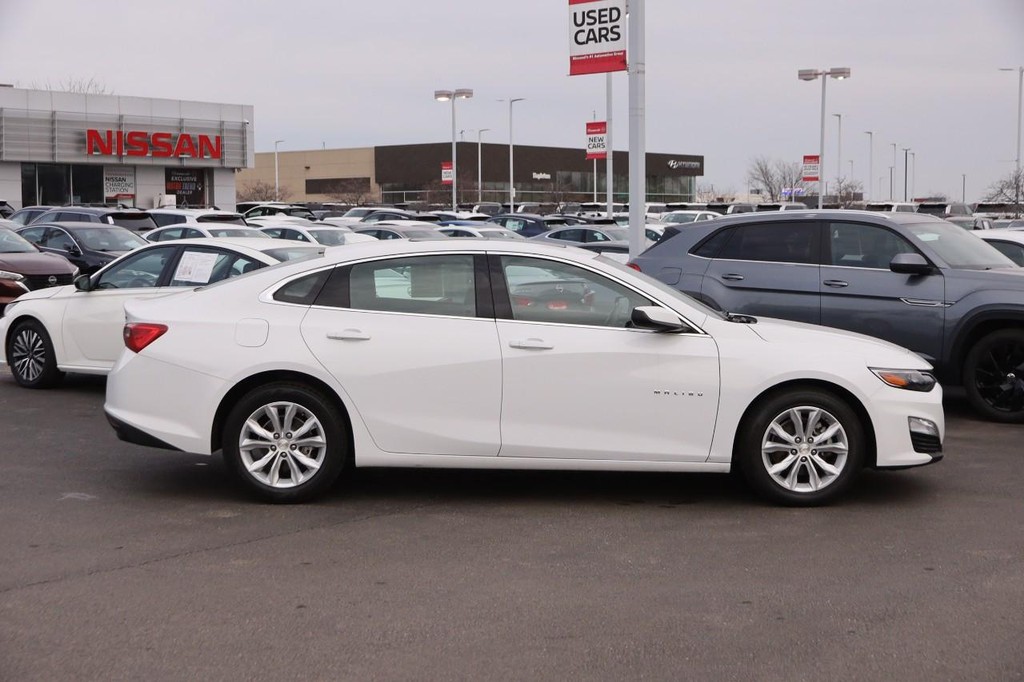 Chevrolet Malibu Vehicle Full-screen Gallery Image 5