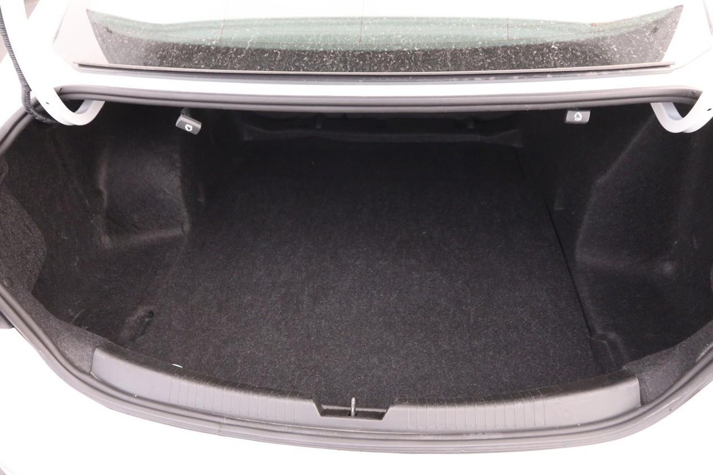 Chevrolet Malibu Vehicle Full-screen Gallery Image 7