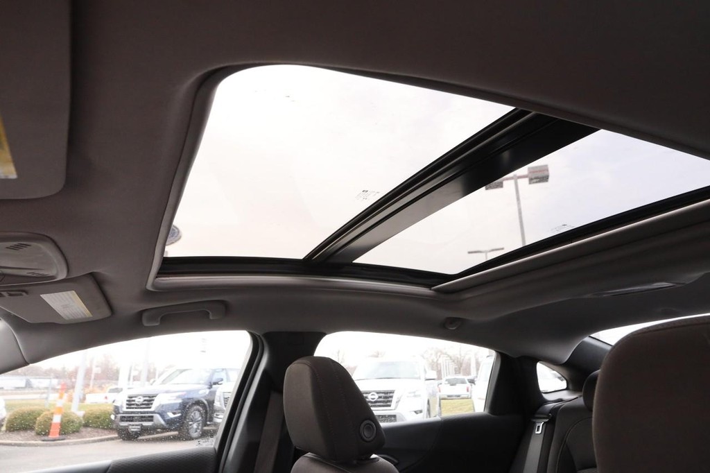 Chevrolet Malibu Vehicle Full-screen Gallery Image 8