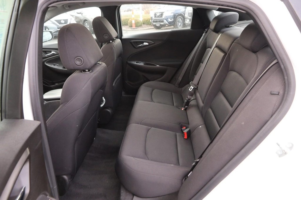 Chevrolet Malibu Vehicle Full-screen Gallery Image 10