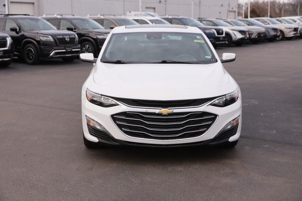Chevrolet Malibu Vehicle Full-screen Gallery Image 14