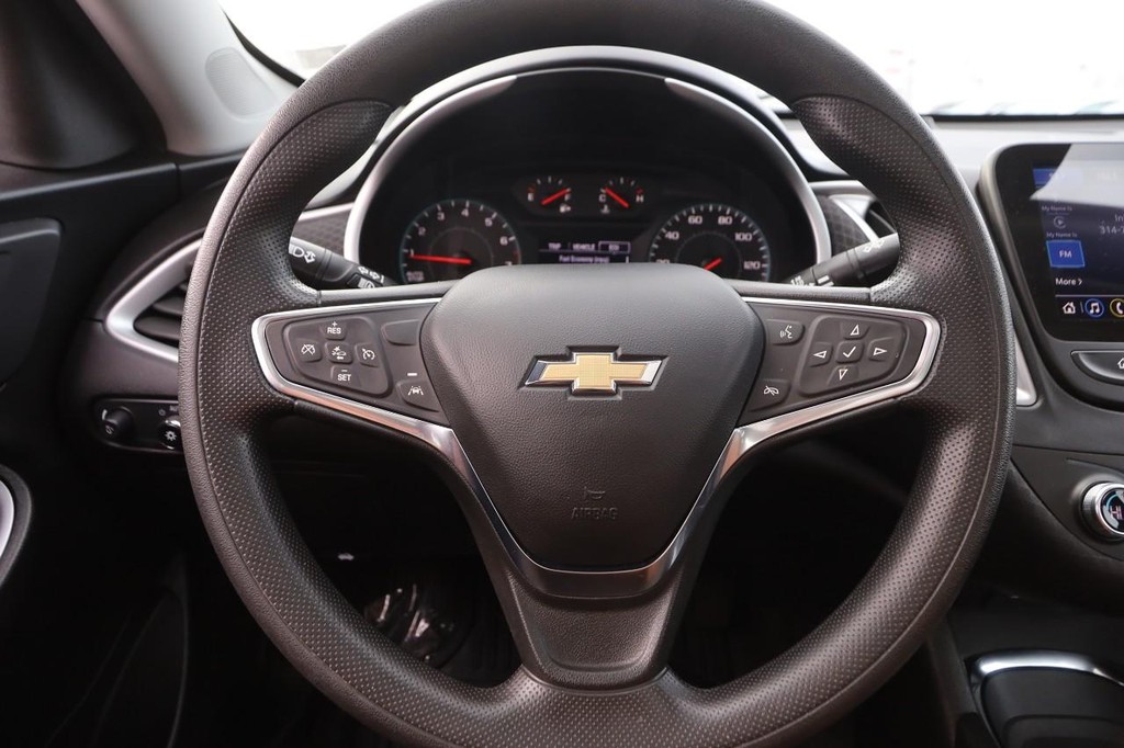 Chevrolet Malibu Vehicle Full-screen Gallery Image 17