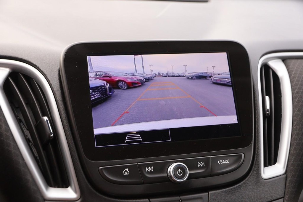 Chevrolet Malibu Vehicle Full-screen Gallery Image 24