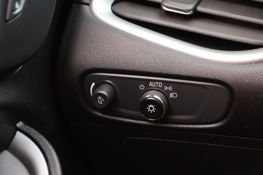 Chevrolet Malibu Vehicle Full-screen Gallery Image 26