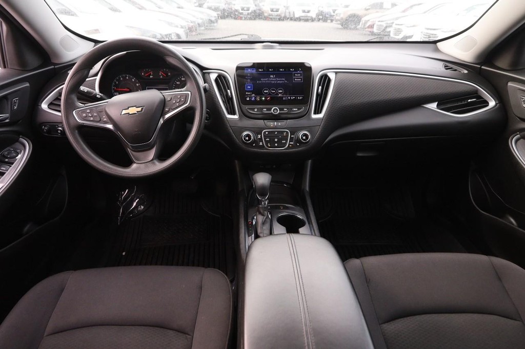 Chevrolet Malibu Vehicle Full-screen Gallery Image 27