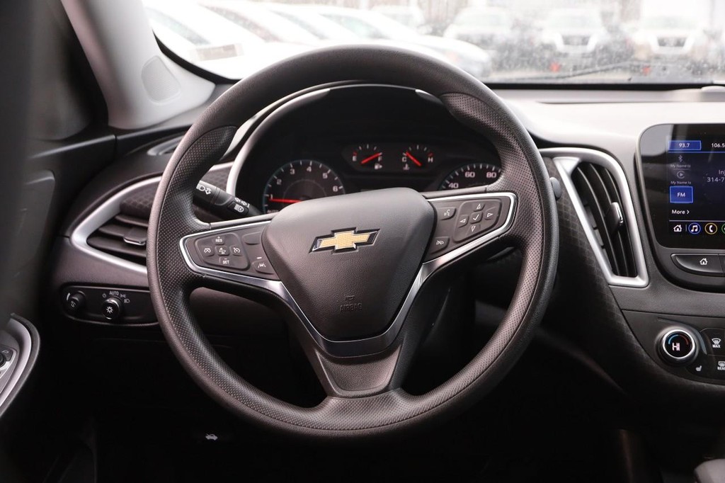 Chevrolet Malibu Vehicle Full-screen Gallery Image 29