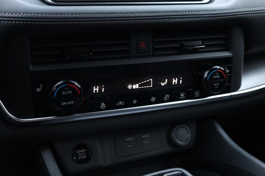 Nissan Rogue Vehicle Image 13