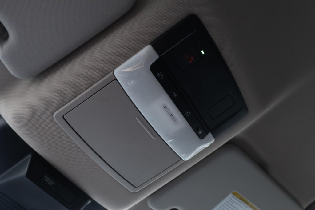 Nissan Rogue Vehicle Image 16