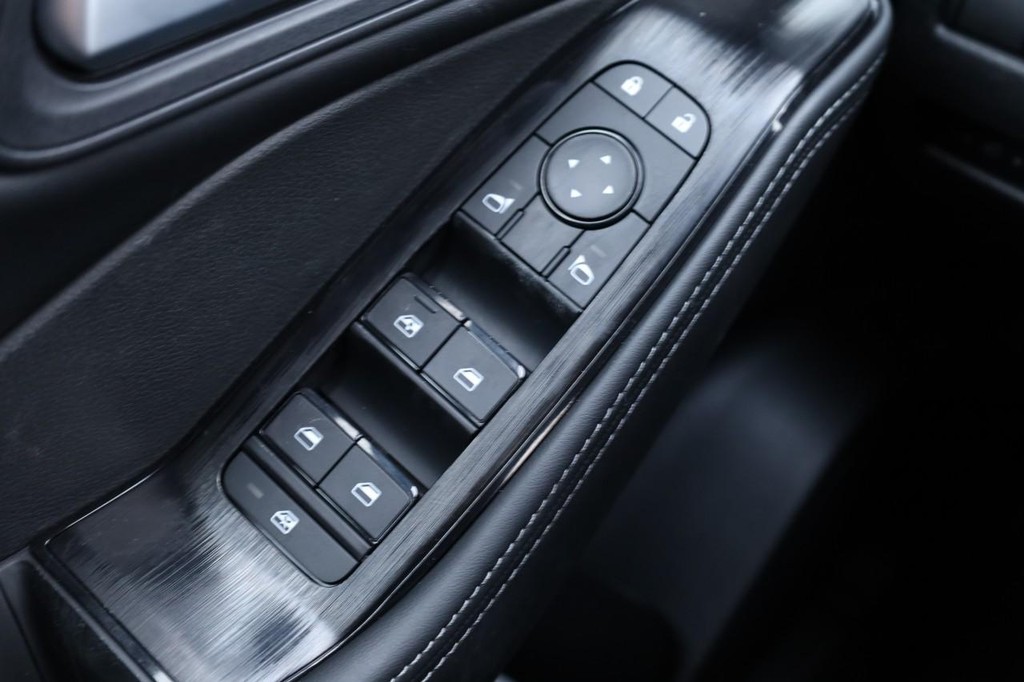 Nissan Rogue Vehicle Image 17