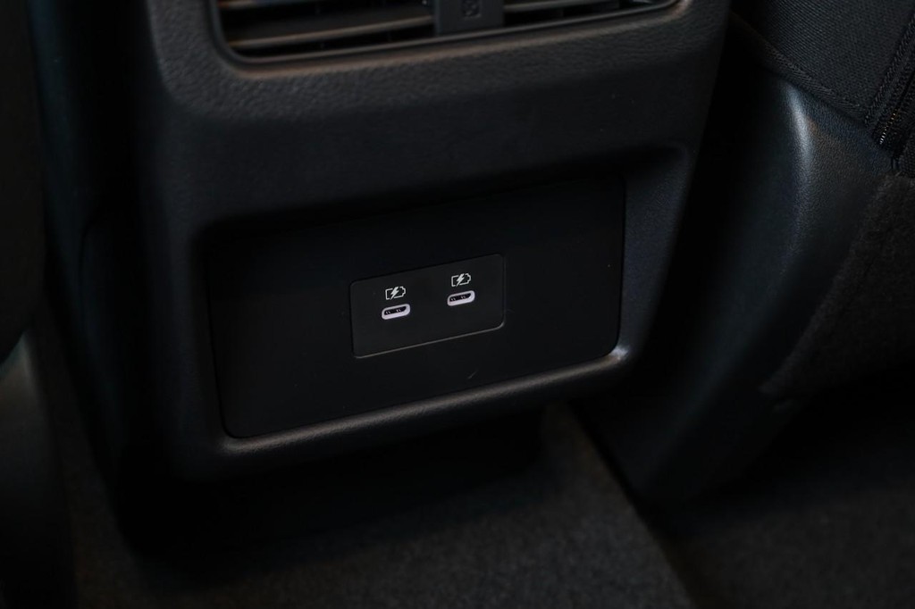 Nissan Rogue Vehicle Image 21