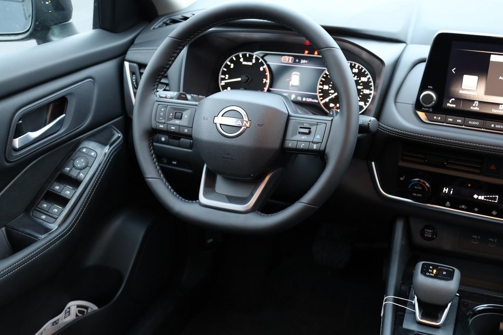 Nissan Rogue Vehicle Image 23