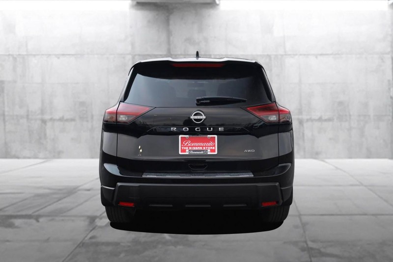 Nissan Rogue Vehicle Image 06