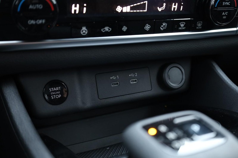 Nissan Rogue Vehicle Image 14